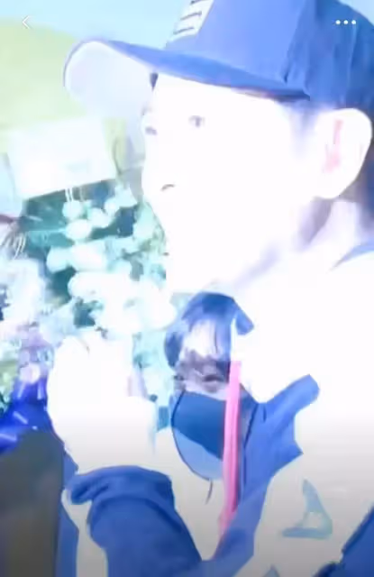 12歲Kimi罕見露正臉，齊劉海變中分，笑眼盈盈，「一年長高12公分」身高直追林志穎