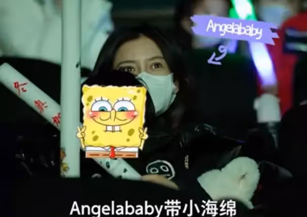 baby和閨蜜喝下午茶被偶遇,還沒化妝就出門,生圖下「純素顏露面」臉色太蒼白,網友:似乎有些疲憊