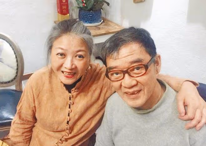 李立群一條圍巾戴35年,背後原因與妻子有關,兩人結婚多年超恩愛
