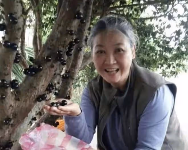 李立群一條圍巾戴35年,背後原因與妻子有關,兩人結婚多年超恩愛