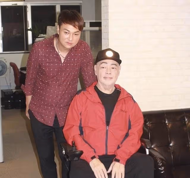 69歲香港知名歌手確診康復後留下後遺症！氣喘嚴重，全身沒有力氣
