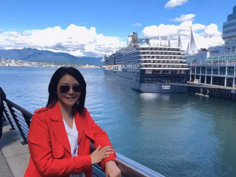 56歲女星崔麗心回娘家!攜導播夫旅居溫哥華「定期返臺陪父母」享受退休生活
