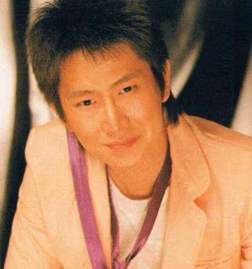 唱紅〈迴〉蚱蜢王子李恕權63歲了,超強背景曝光「成美國大富豪」消失多年,現如今千萬人尊重:餘生活得更精采