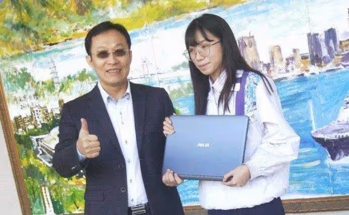 窮到母女共吃一碗滷肉飯!單親女學生「領低收12年」不想辜負恩情,她考上臺大後落淚:我終於可以照顧媽媽了,網大贊:好樣的!