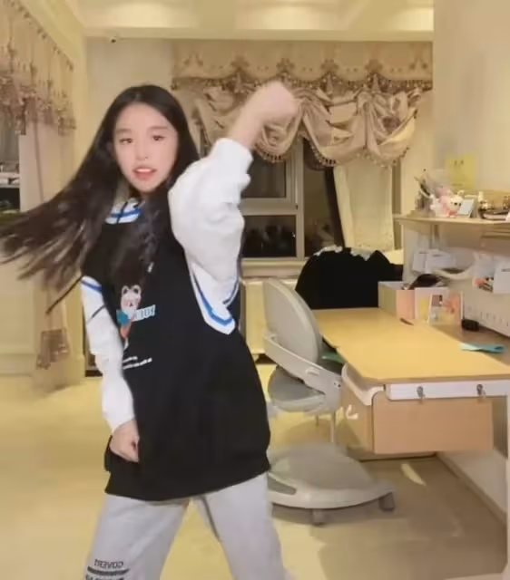 張廷12歲女兒林家菱大變臉!皮膚變白身材修長,五官立體才藝突出,曾被媒體嗆「又黑又難看」,不卑不亢細節暴露家教