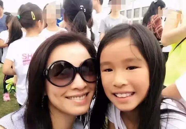 張廷12歲女兒林家菱大變臉!皮膚變白身材修長,五官立體才藝突出,曾被媒體嗆「又黑又難看」,不卑不亢細節暴露家教