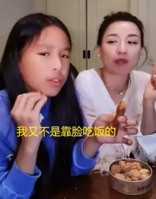 張廷12歲女兒林家菱大變臉!皮膚變白身材修長,五官立體才藝突出,曾被媒體嗆「又黑又難看」,不卑不亢細節暴露家教