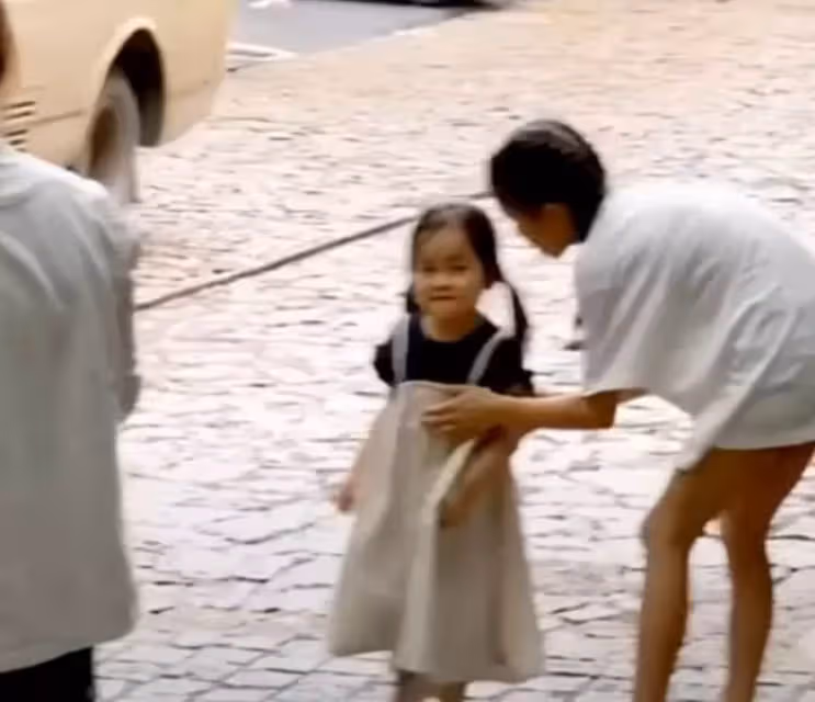 張廷12歲女兒林家菱大變臉!皮膚變白身材修長,五官立體才藝突出,曾被媒體嗆「又黑又難看」,不卑不亢細節暴露家教
