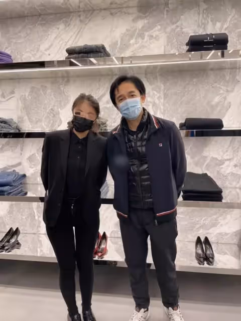 59歲梁朝偉近照曝光,皺紋橫生鬢角斑白,變化大到迷妹都不敢確認