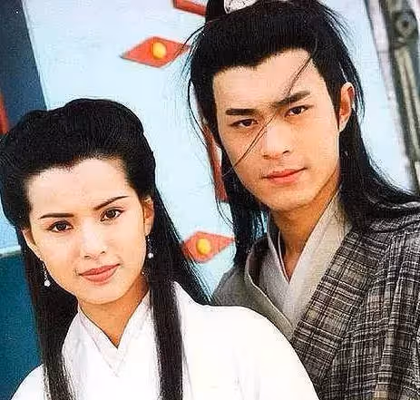 52歲李若彤曬健身照,雙腿細長直身材完美,「顏值一點沒變」還是很美,網友:歲月不敗美人