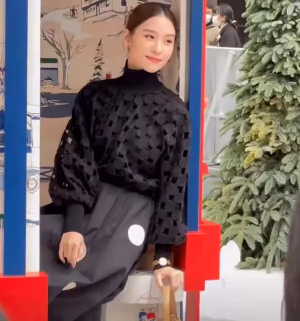 何超蓮秦嵐周雨彤同台,「賭王千金」被贊臉小最美,「名媛氣質」不輸明星