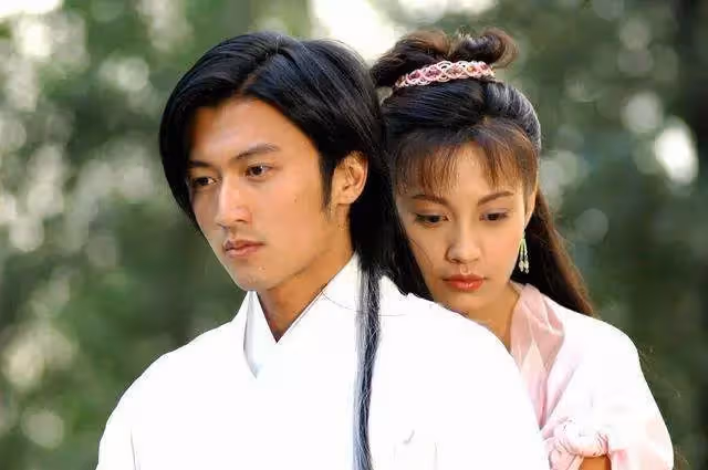 她和Angelababy像雙胞胎!曾搭檔謝霆鋒成名「被稱蛇蠍美人」 最紅時「嫁醜男」低調生子