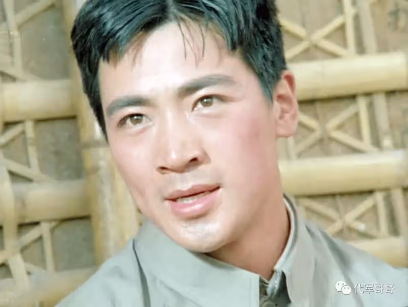 他是瓊瑤筆下的「花心男」!三婚娶「小21歲美女」老來得子 如今67歲「生活很幸福」兒子成童星