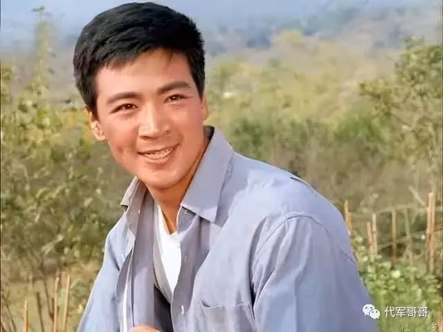 他是瓊瑤筆下的「花心男」!三婚娶「小21歲美女」老來得子 如今67歲「生活很幸福」兒子成童星