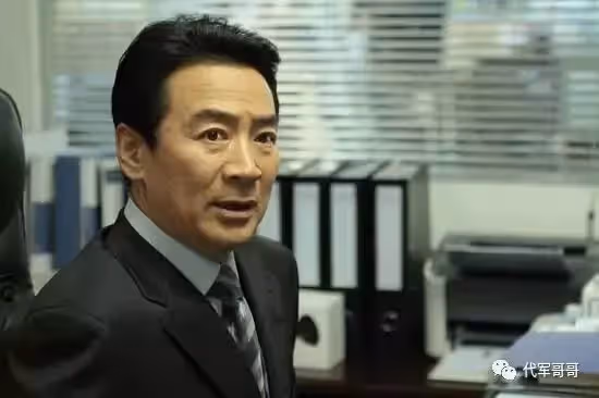 他是瓊瑤筆下的「花心男」!三婚娶「小21歲美女」老來得子 如今67歲「生活很幸福」兒子成童星