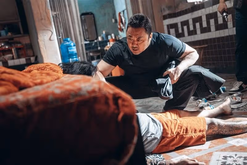 馬東石《犯罪都市2》再用拳頭教訓壞人　孫錫求首演反派喊怕怕