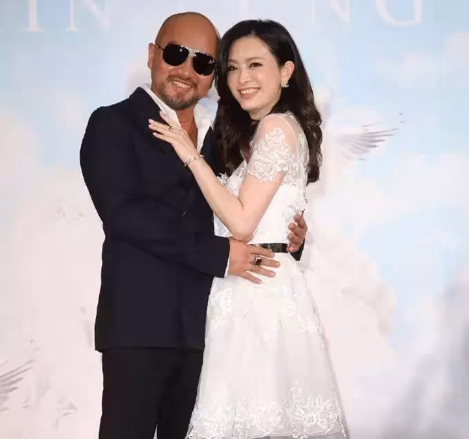 辛龍走出劉真離世陰影,最新發文帶來12個字,帶女兒開始全新的生活