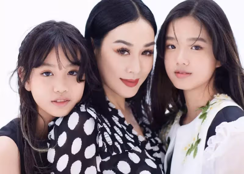 鐘麗緹曬與孩子合影,3個女兒美的各有千秋,小女兒最像母親