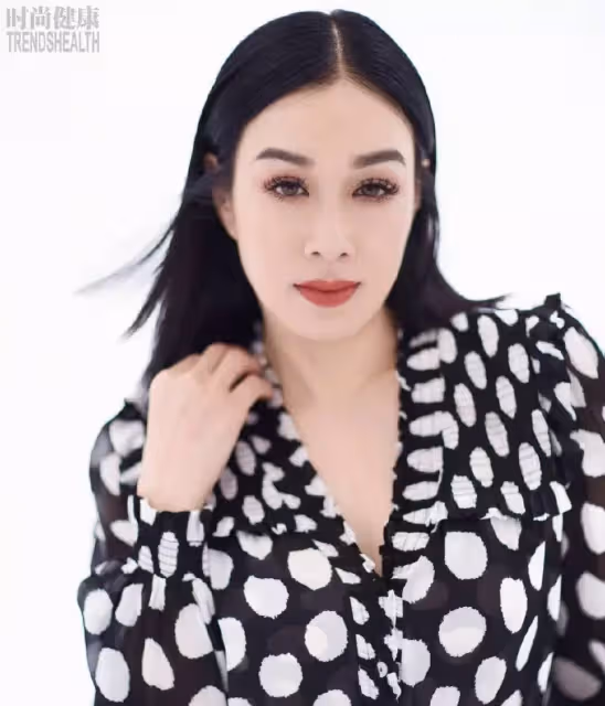 鐘麗緹曬與孩子合影,3個女兒美的各有千秋,小女兒最像母親
