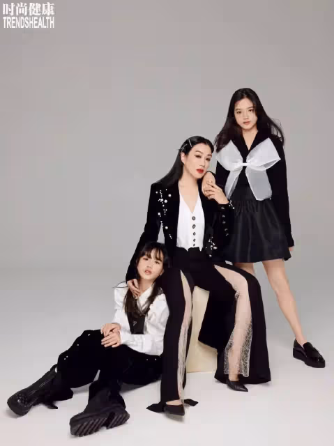 鐘麗緹曬與孩子合影,3個女兒美的各有千秋,小女兒最像母親