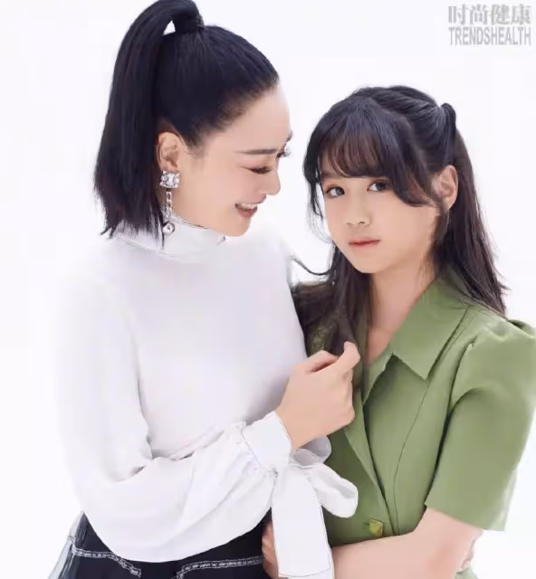 鐘麗緹曬與孩子合影,3個女兒美的各有千秋,小女兒最像母親