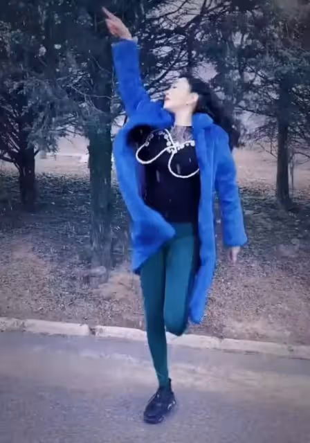 鐘麗緹曬與孩子合影,3個女兒美的各有千秋,小女兒最像母親