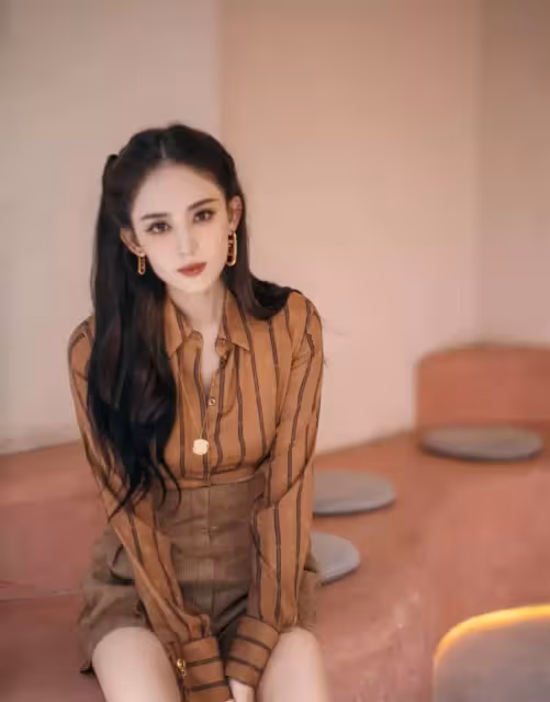 古力娜紮張柏芝穿同款,一個太美豔,一個太優雅,看到楊冪,網友:穿什麼都這麼性感!