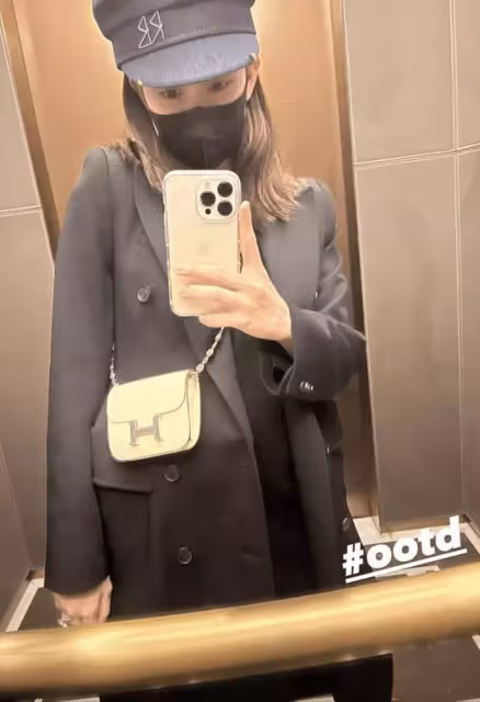 周杰倫陪老婆逛街超甜蜜,昆淩挺六個月孕肚「素顏出鏡」略顯憔悴,婚戒十分搶鏡