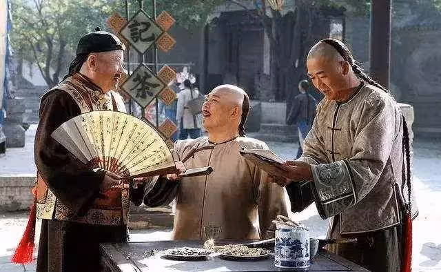 68歲的「周潤發」老了，68歲的「成龍」老了，而68歲的他還是像30歲，網友：仿佛凍齡了一樣