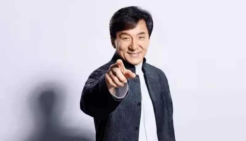 68歲的「周潤發」老了，68歲的「成龍」老了，而68歲的他還是像30歲，網友：仿佛凍齡了一樣