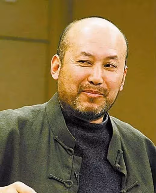 68歲的「周潤發」老了，68歲的「成龍」老了，而68歲的他還是像30歲，網友：仿佛凍齡了一樣