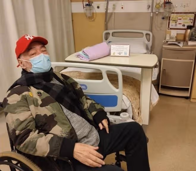65歲男星張偉文確診一度病危，康復後留後遺症，容易疲憊整天氣喘