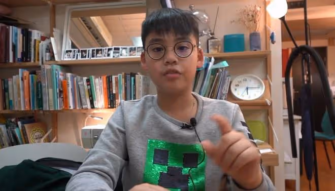 李嘉欣母子罕同框，11歲兒子太像爸，被曝成年後能一次性領取財產