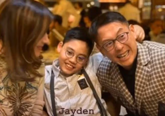 李嘉欣母子罕同框，11歲兒子太像爸，被曝成年後能一次性領取財產