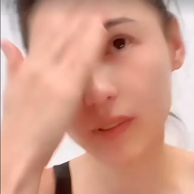 41歲張柏芝近照爆光!香港居家好悠閑,一邊帶娃一邊分享美白護膚的經驗~