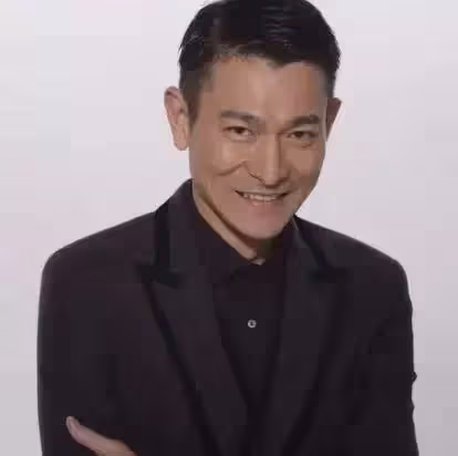永遠無法重拍的老照片:劉德華的3次伴郎經歷,周潤發抱謝霆鋒買可樂,蹦迪的張國榮