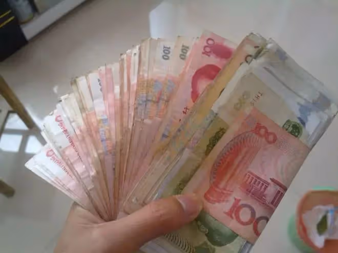 新任班長把班費弄丟了，同學們以為是她偷的，我偶然發現了秘密！