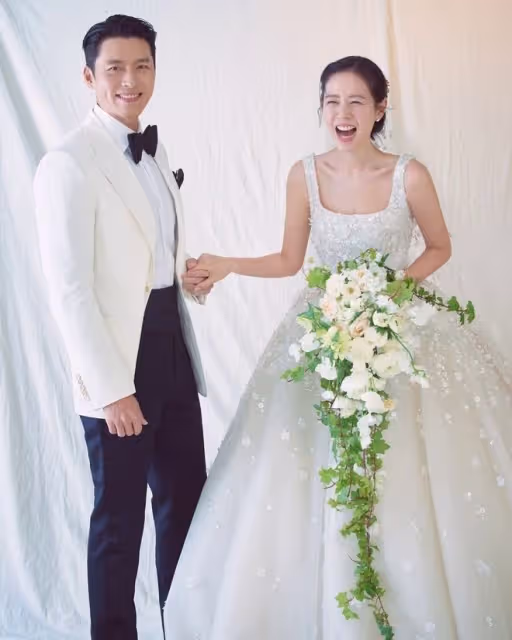 幫老婆拿包,玄彬、孫藝珍兩口子外出度蜜月被網友偶遇!