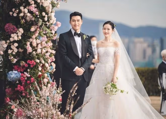 幫老婆拿包,玄彬、孫藝珍兩口子外出度蜜月被網友偶遇!