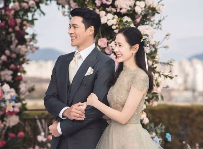 幫老婆拿包,玄彬、孫藝珍兩口子外出度蜜月被網友偶遇!