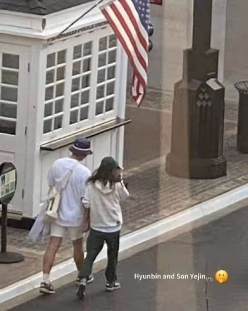 幫老婆拿包,玄彬、孫藝珍兩口子外出度蜜月被網友偶遇!