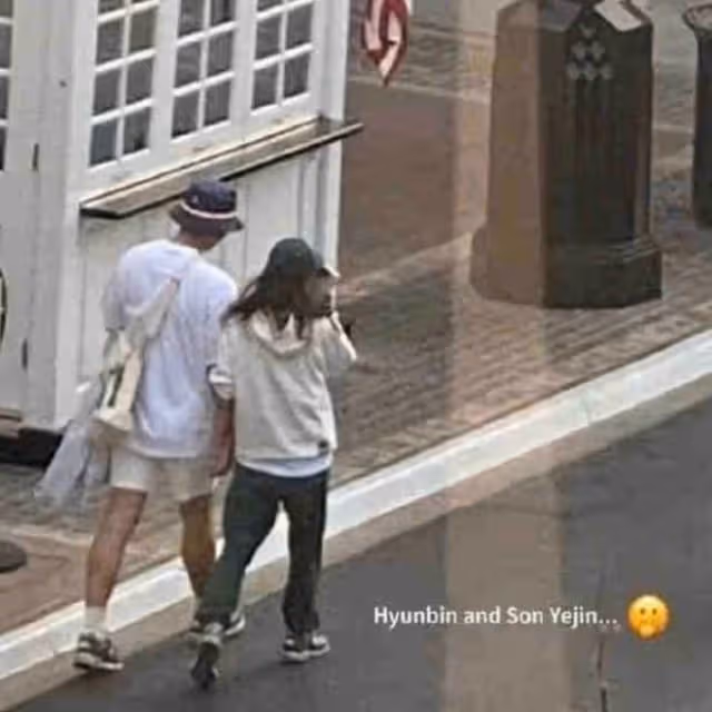 玄彬孫藝珍蜜月照首曝光,穿著隨性,挽手散步!國外街頭無人認出