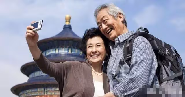 多花自己的錢有錯?老兩口「退休後旅遊」引起子女不滿 大吵一架卻過起「花錢」的好生活