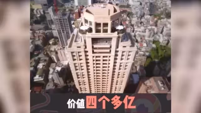 周杰倫1,4億豪宅「沒有鄰居」是多壕?門廊18米,六根列柱值600萬,坐擁臺北全景奢華似城堡,網友:不愧是小公舉!