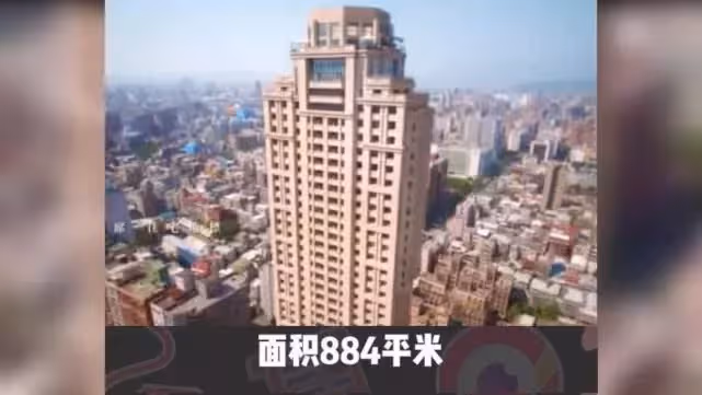周杰倫1,4億豪宅「沒有鄰居」是多壕?門廊18米,六根列柱值600萬,坐擁臺北全景奢華似城堡,網友:不愧是小公舉!