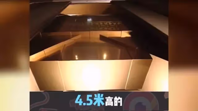 周杰倫1,4億豪宅「沒有鄰居」是多壕?門廊18米,六根列柱值600萬,坐擁臺北全景奢華似城堡,網友:不愧是小公舉!