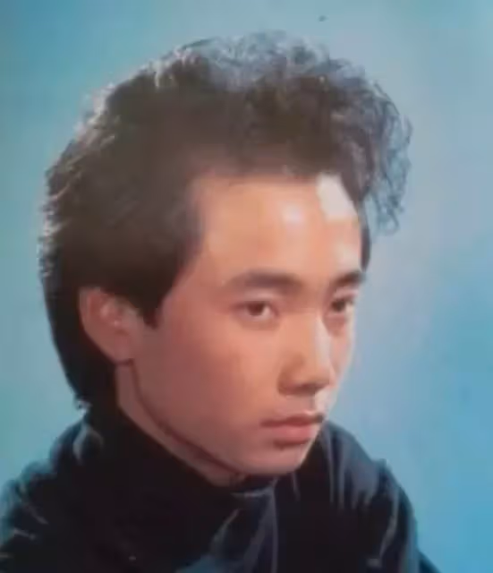 10張絕版明星老照片：小鮮肉時期的吳京，風華正茂的張國榮，戴眼鏡的朱茵