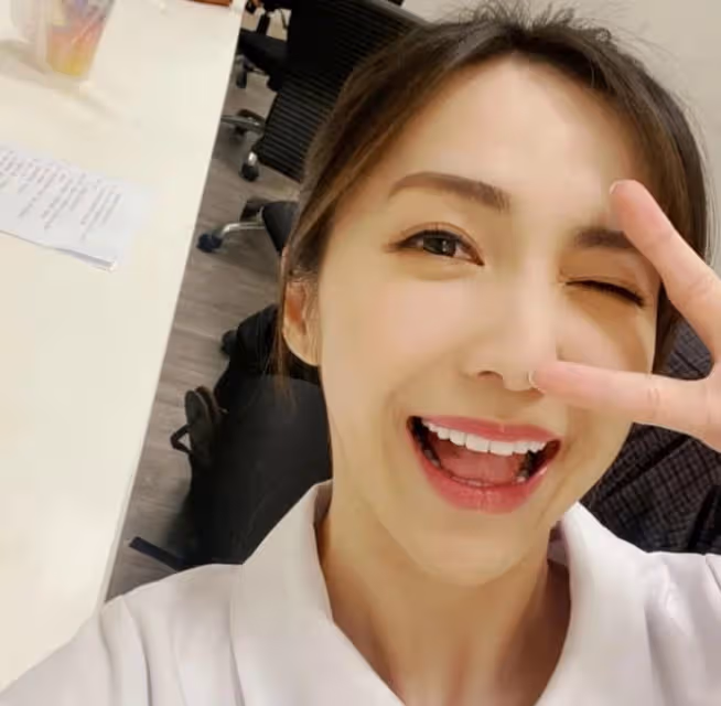 33歲女星李致確診，所在劇組已累計7人染病，堅持不停拍被質疑
