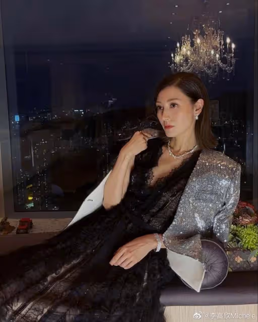 李嘉欣11歲兒子曬近照,小小年紀經營網店,傳成年將繼承巨額財產