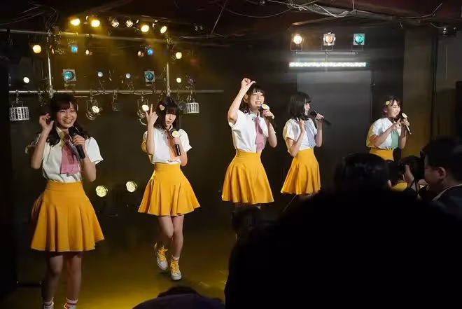 男愛豆會和漂亮的工作人員談戀愛嗎？業內人員：別靠近明星，濾鏡碎一地！